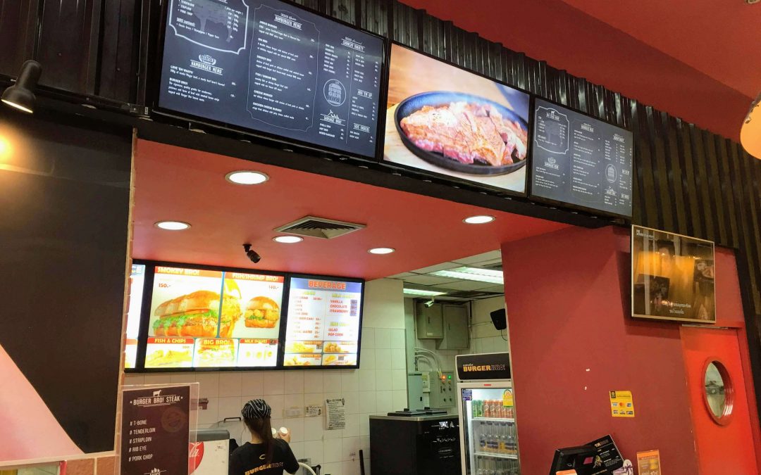 [ผลงาน] ร้าน Burger Bro ติดตั้งจอ Digital Signage เพื่อทดแทน Menu Board