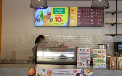 [ผลงาน] ร้านสะดวกซื้อ CJ More ร้านรูปแบบใหม่ ติดตั้งจอ Digital Menu Board ในร้านกาแฟบาวคาเฟ่
