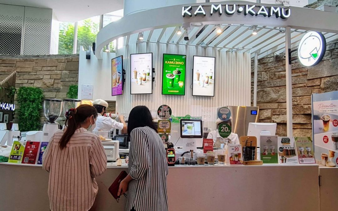 KAMU KAMU ร้านชานมไข่มุกพรีเมี่ยม สาขา Empire Tower สีลม กับจอ Digital Menuboard ที่ช่วยงานการตลาดได้มากกว่า