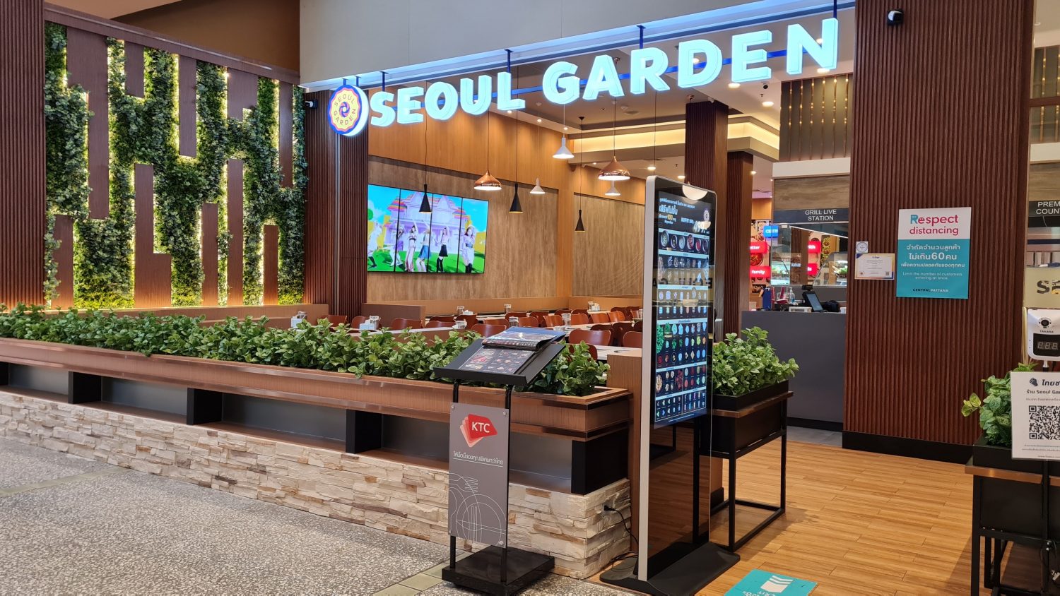 Seoul garden central world dsignage video wall