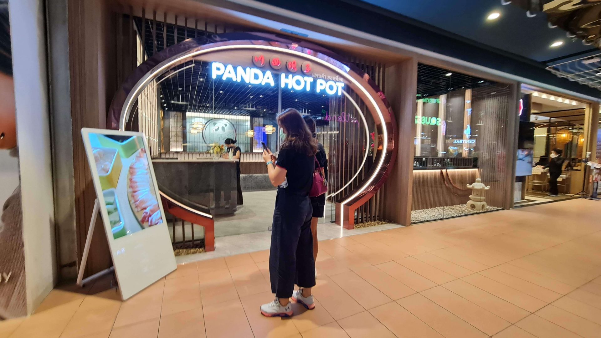 Panda hot pot digital signage dsignage